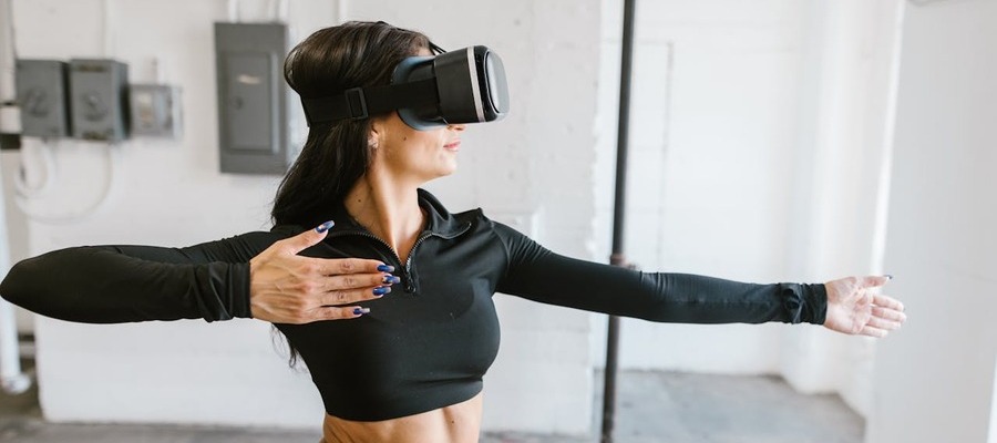 A woman exercising using AR AI technologies.